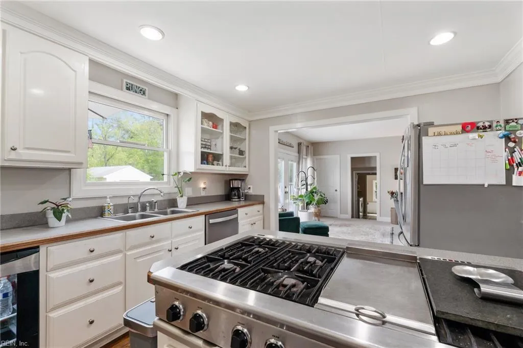 Virginia Beach, Virginia 23456, United States, 4 Bedrooms Bedrooms, ,3 BathroomsBathrooms,Residential,Active,116999