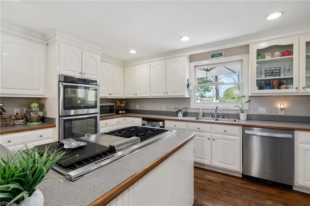 Virginia Beach, Virginia 23456, United States, 4 Bedrooms Bedrooms, ,3 BathroomsBathrooms,Residential,Active,116999