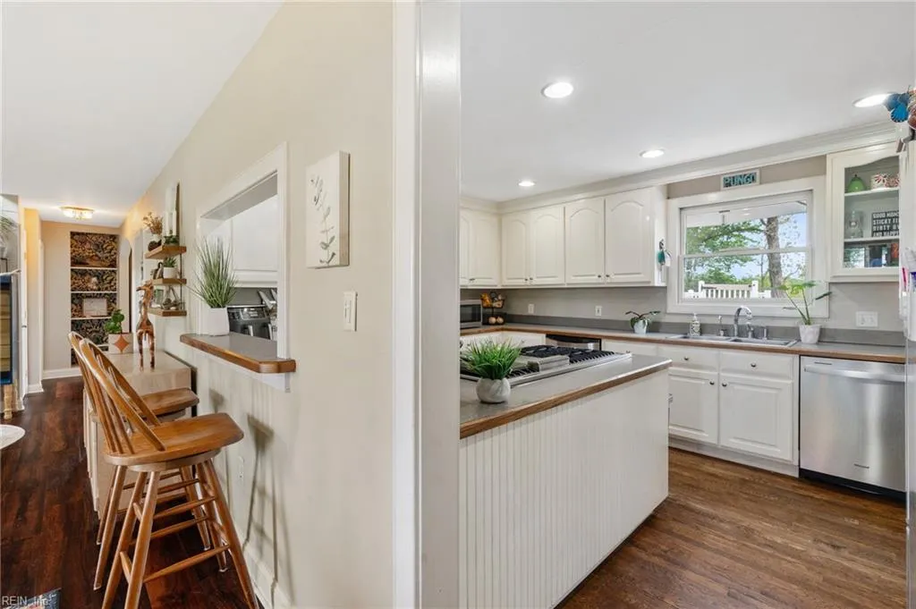 Virginia Beach, Virginia 23456, United States, 4 Bedrooms Bedrooms, ,3 BathroomsBathrooms,Residential,Active,116999