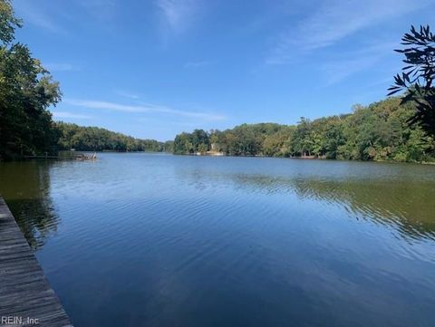 Photo of 8038 Boxwood Lane, Gloucester, VA 23061 (MLS # 10603036)