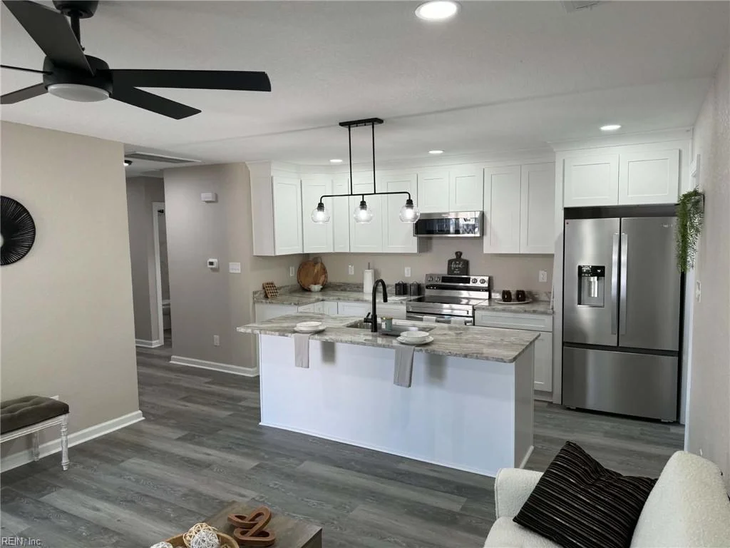 3323 Clark Circle