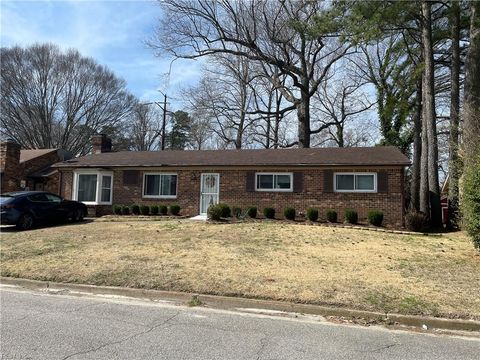 Photo of 2833 Candlewood Circle, Chesapeake, VA 23324 (MLS # 10623618)