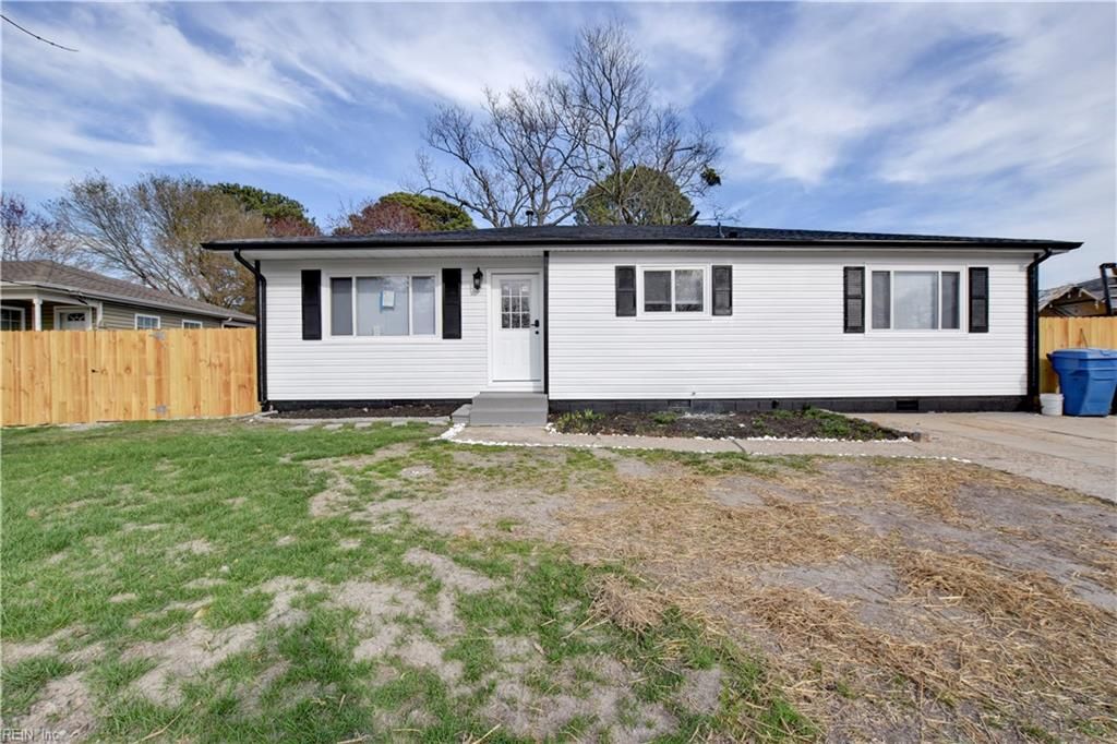 Photo of 824 Aragona Boulevard, Virginia Beach, VA 23455 (MLS # 10624988)