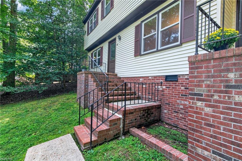 Photo of 102 Castle Lane, Williamsburg, VA 23185 (MLS # 10651541)