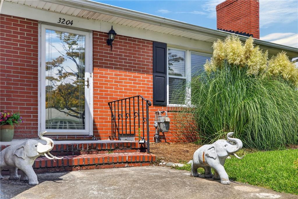Photo of 3204 Camellia Drive, Portsmouth, VA 23703 (MLS # 10651381)