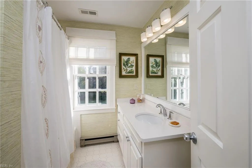 Virginia Beach, Virginia 23451, United States, 5 Bedrooms Bedrooms, ,5 BathroomsBathrooms,Residential,Pending,76808