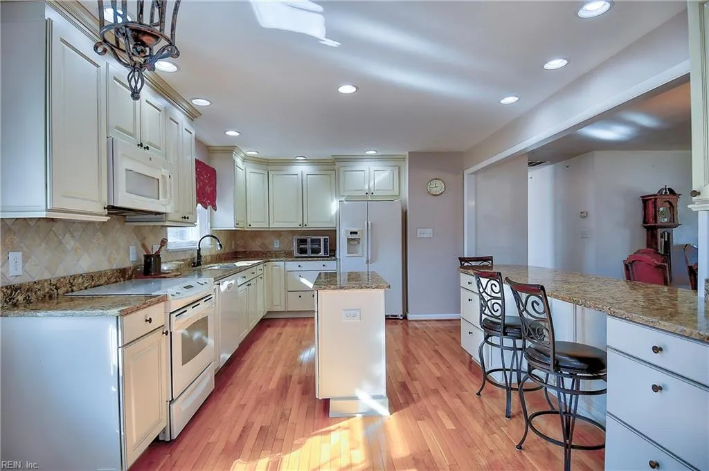 Virginia Beach, Virginia 23455, United States, 3 Bedrooms Bedrooms, ,3 BathroomsBathrooms,Residential,Pending,21325