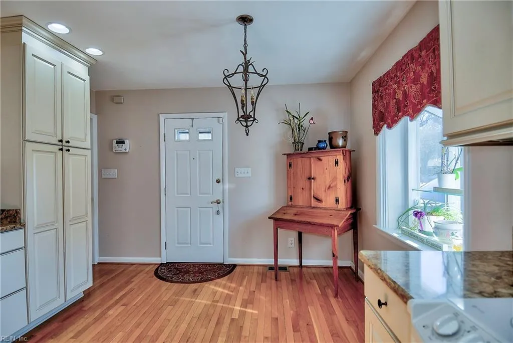 Virginia Beach, Virginia 23455, United States, 3 Bedrooms Bedrooms, ,3 BathroomsBathrooms,Residential,Pending,21325