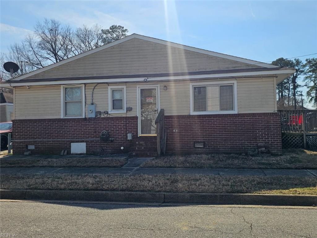Photo of 1120 Clarence Street, Norfolk, VA 23502 (MLS # 10620351)