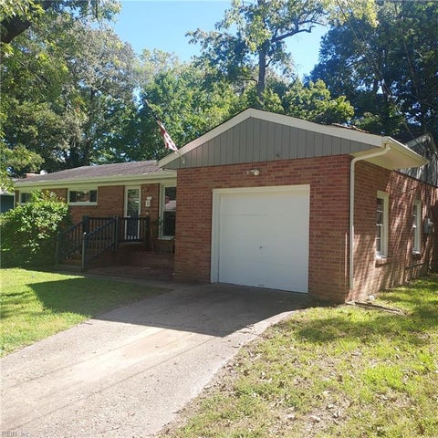 Photo of 7 Quillen Terrace, Newport News, VA 23606 (MLS # 10652785)