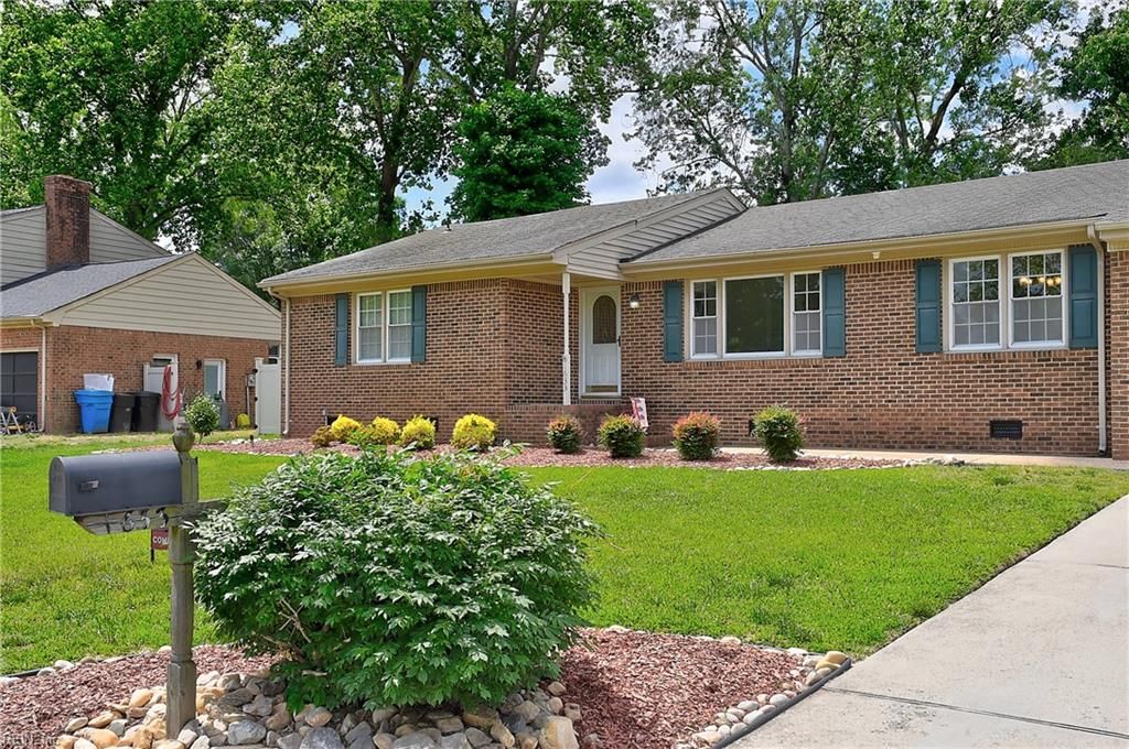 Photo of 1633 Guthrie Street, Virginia Beach, VA 23464 (MLS # 10634018)