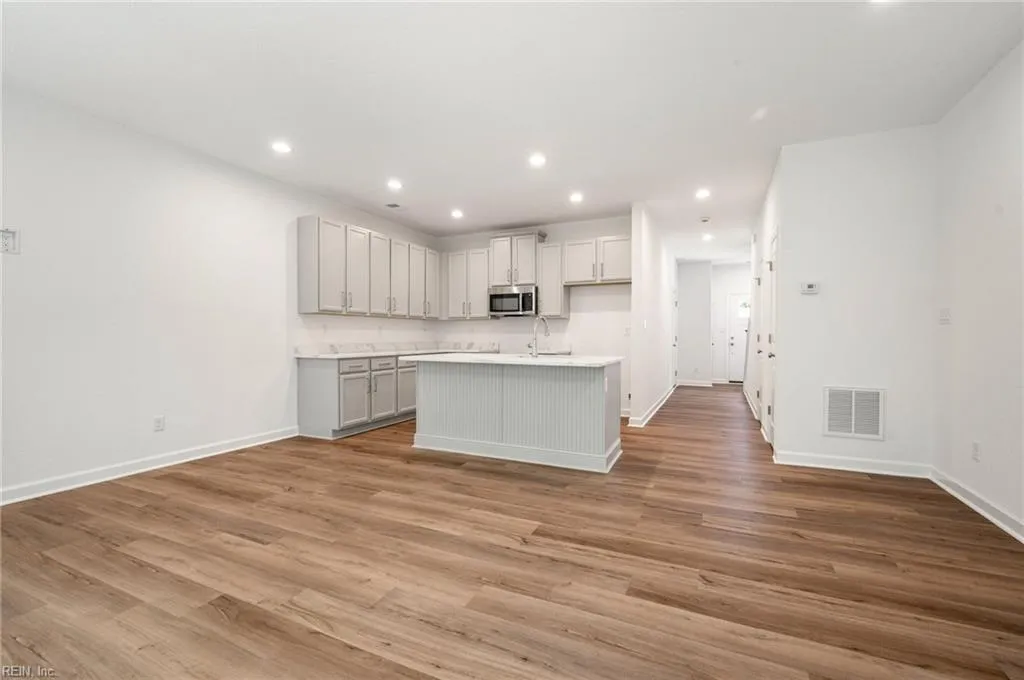 Suffolk, Virginia 23435, United States, 3 Bedrooms Bedrooms, ,3 BathroomsBathrooms,Residential,Pending,153244