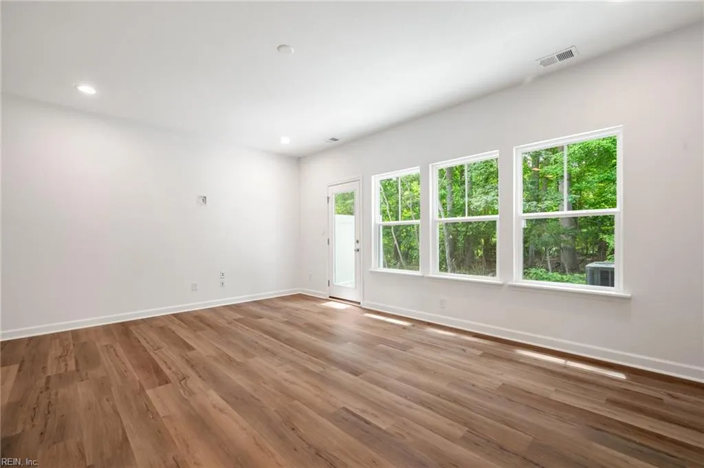 Suffolk, Virginia 23435, United States, 3 Bedrooms Bedrooms, ,3 BathroomsBathrooms,Residential,Pending,153244