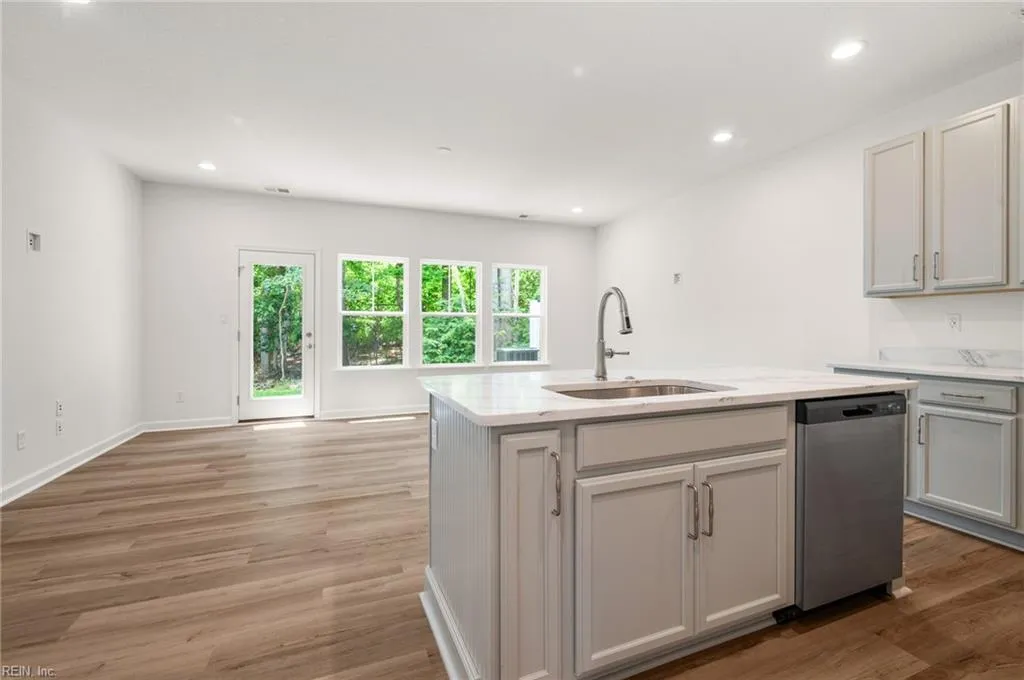 Suffolk, Virginia 23435, United States, 3 Bedrooms Bedrooms, ,3 BathroomsBathrooms,Residential,Pending,153244