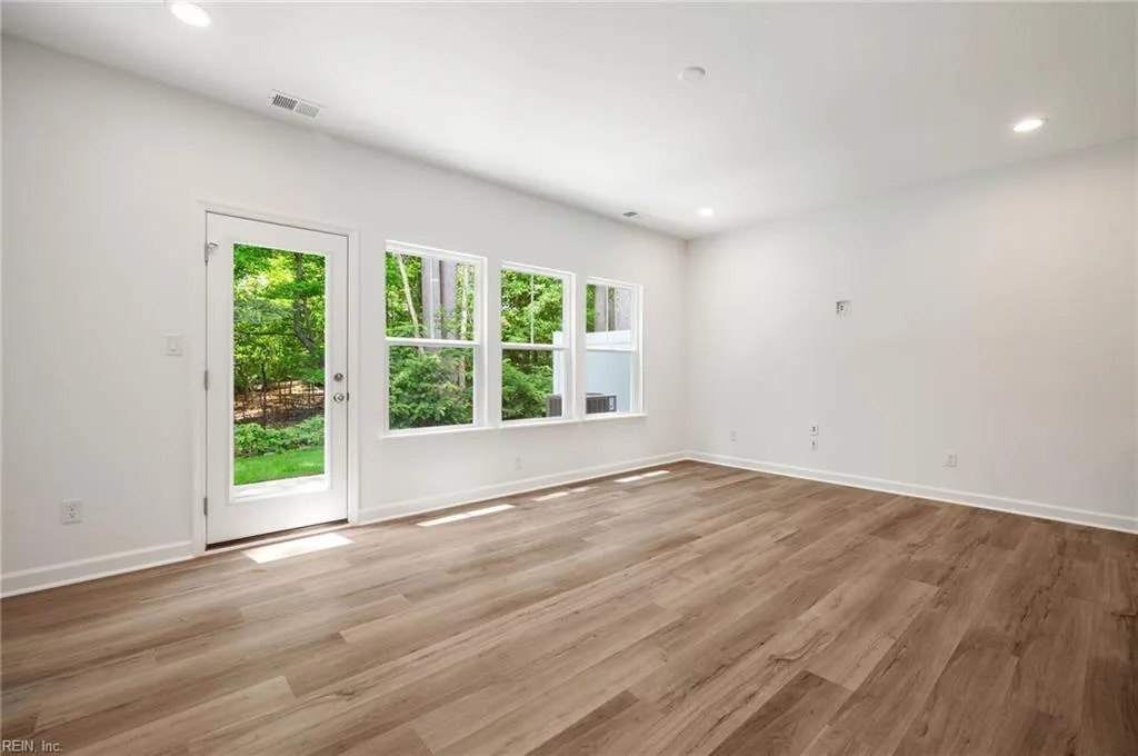 Suffolk, Virginia 23435, United States, 3 Bedrooms Bedrooms, ,3 BathroomsBathrooms,Residential,Pending,153244