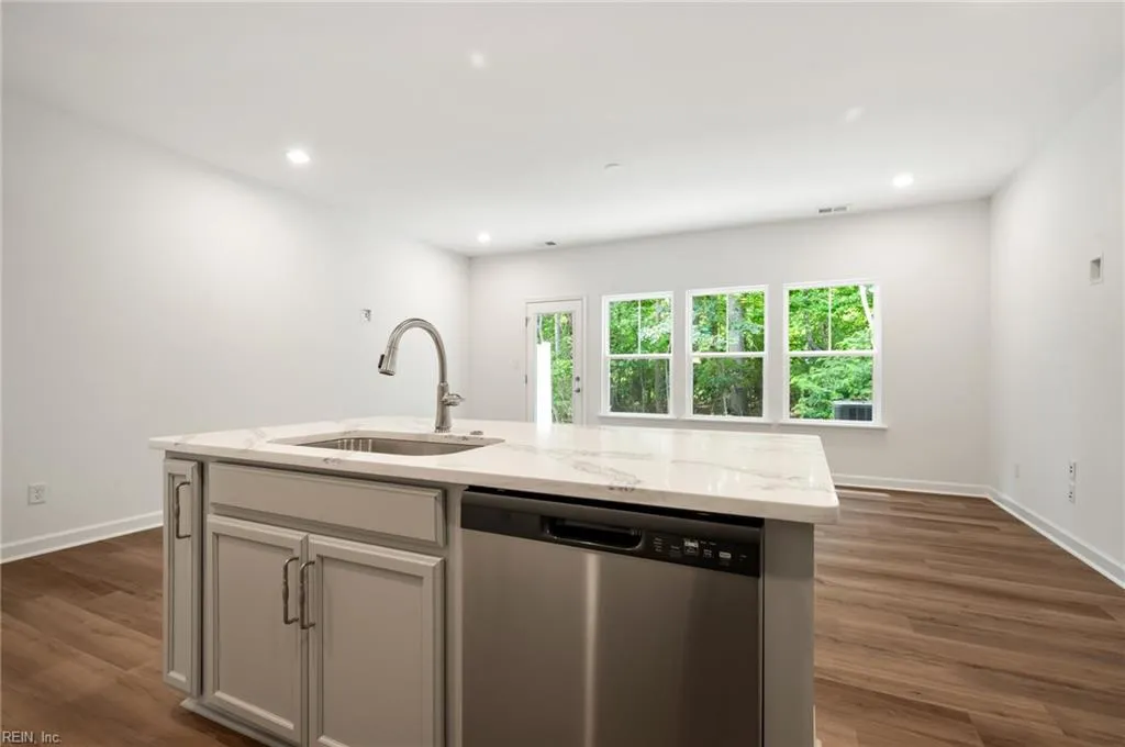 Suffolk, Virginia 23435, United States, 3 Bedrooms Bedrooms, ,3 BathroomsBathrooms,Residential,Pending,153244