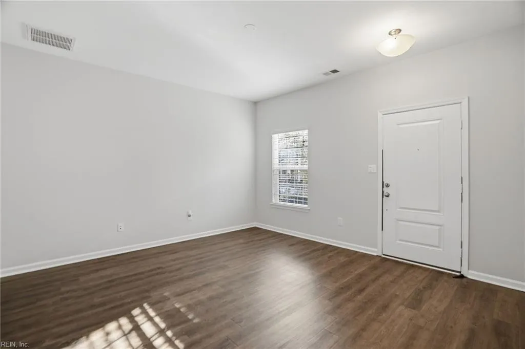 Virginia Beach, Virginia 23456, United States, 2 Bedrooms Bedrooms, ,3 BathroomsBathrooms,Residential,Active,256312