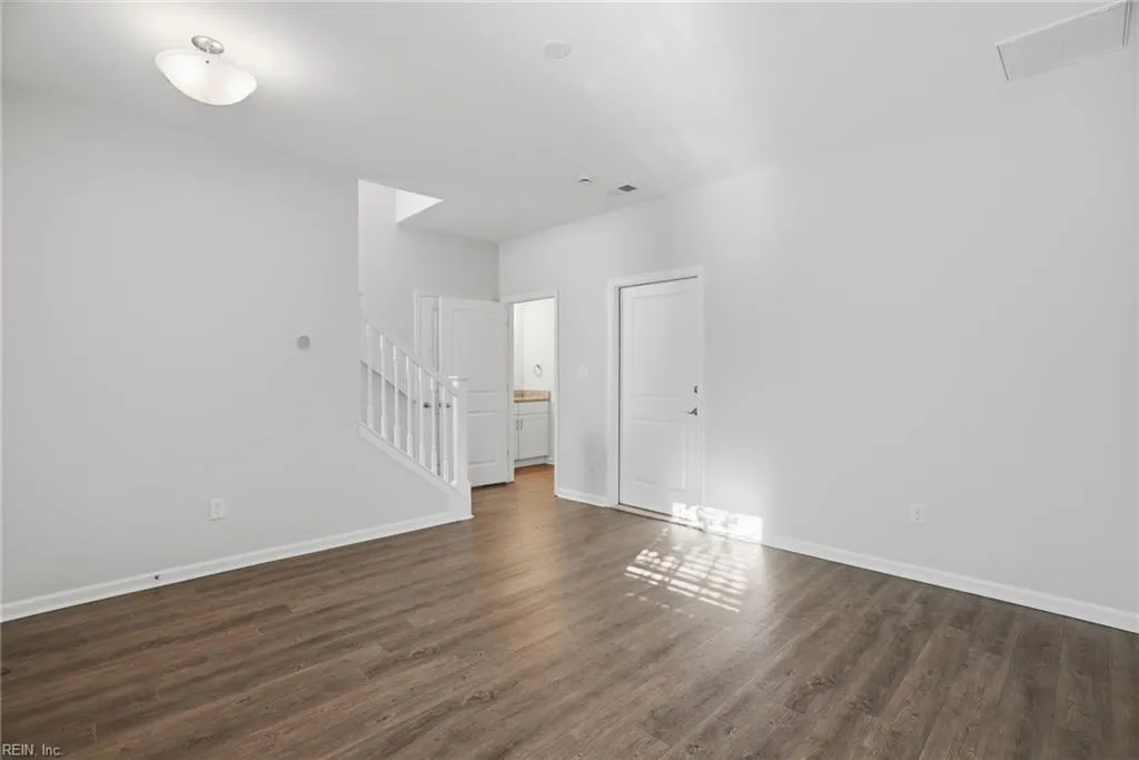 Virginia Beach, Virginia 23456, United States, 2 Bedrooms Bedrooms, ,3 BathroomsBathrooms,Residential,Active,256312