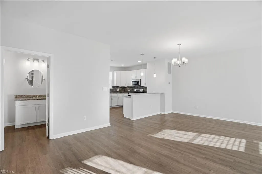 Virginia Beach, Virginia 23456, United States, 2 Bedrooms Bedrooms, ,3 BathroomsBathrooms,Residential,Active,256312