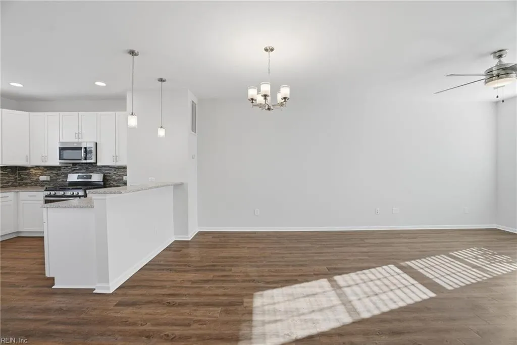 Virginia Beach, Virginia 23456, United States, 2 Bedrooms Bedrooms, ,3 BathroomsBathrooms,Residential,Active,256312