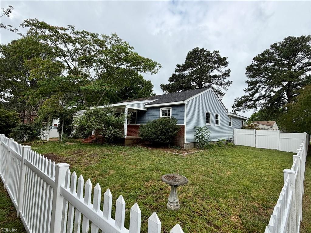 Photo of 8 Oneal Ct CT, Portsmouth, VA 23701 (MLS # 10636751)