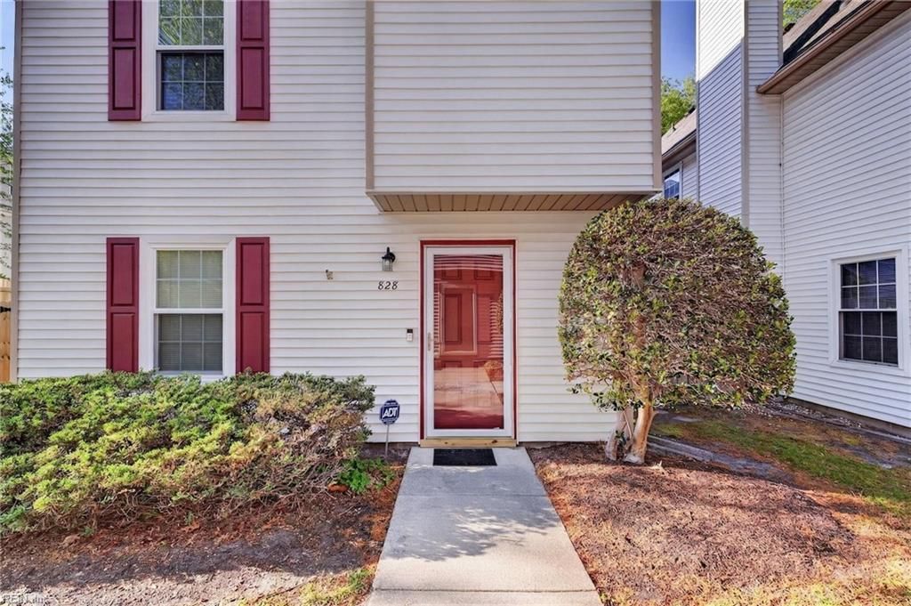 Photo of 828 Gas Light Lane #Ln, Virginia Beach, VA 23462 (MLS # 10629544)