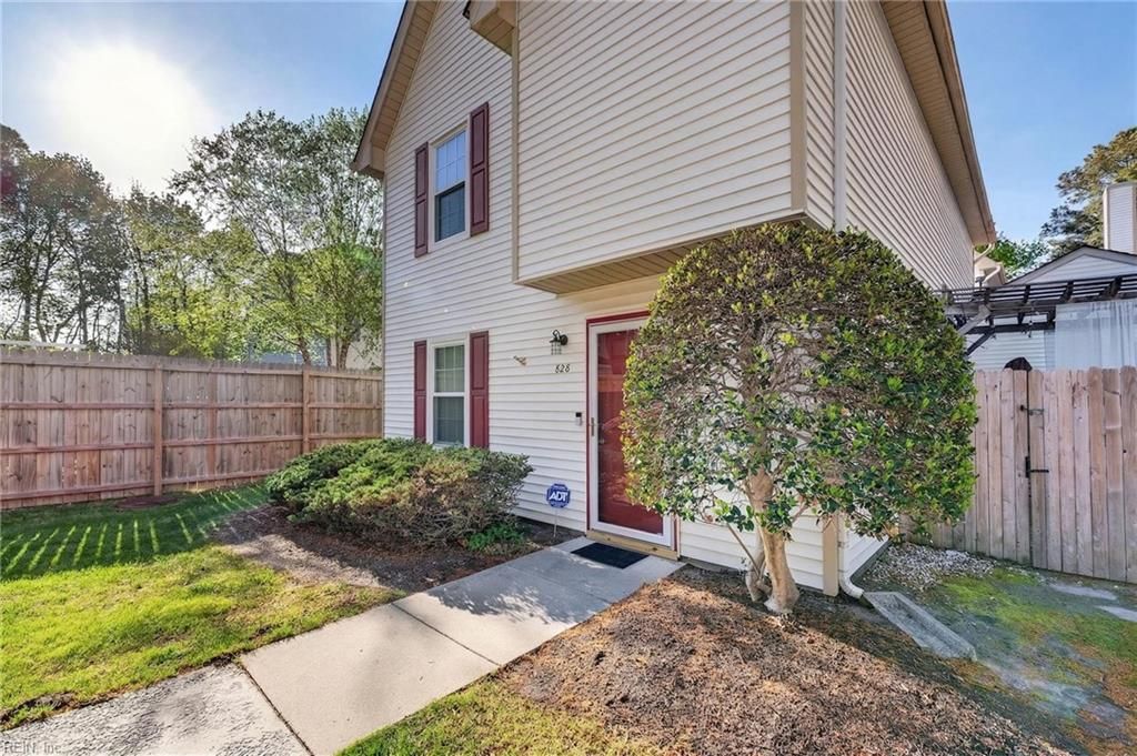 Photo of 828 Gas Light Lane #Ln, Virginia Beach, VA 23462 (MLS # 10629544)