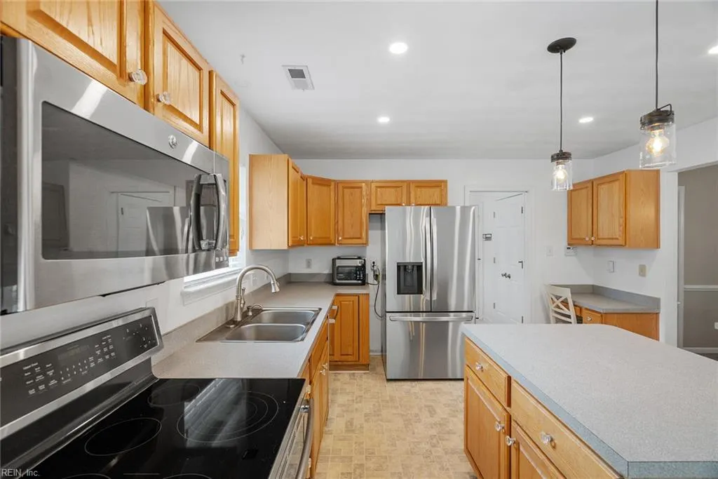 Carrollton, Virginia 23314, United States, 4 Bedrooms Bedrooms, ,3 BathroomsBathrooms,Residential,Active,152258