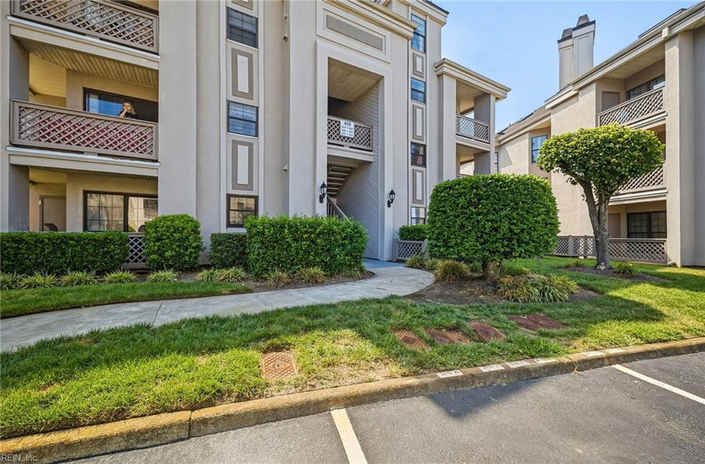 Photo of 409 Harbour Point #204, Virginia Beach, VA 23451 (MLS # 10652670)