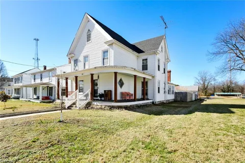 214 Wilson Avenue, Wakefield, VA 23888 - #: 10570870