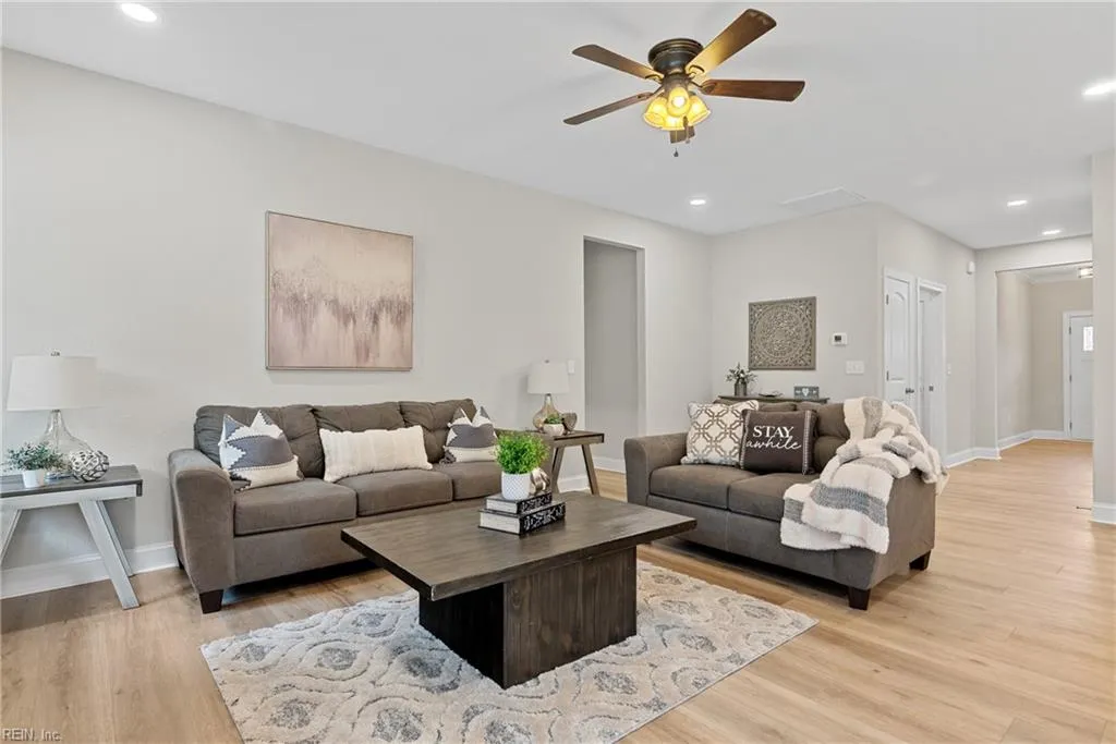 Smithfield, Virginia 23430, United States, 4 Bedrooms Bedrooms, ,3 BathroomsBathrooms,Residential,Pending,76891