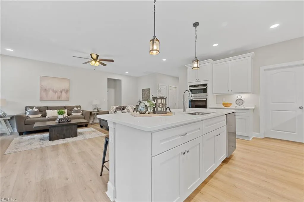 Smithfield, Virginia 23430, United States, 4 Bedrooms Bedrooms, ,3 BathroomsBathrooms,Residential,Pending,76891