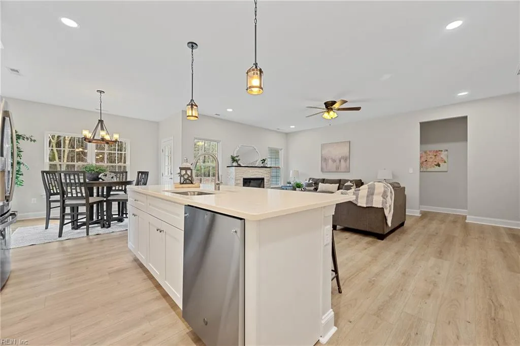 Smithfield, Virginia 23430, United States, 4 Bedrooms Bedrooms, ,3 BathroomsBathrooms,Residential,Pending,76891