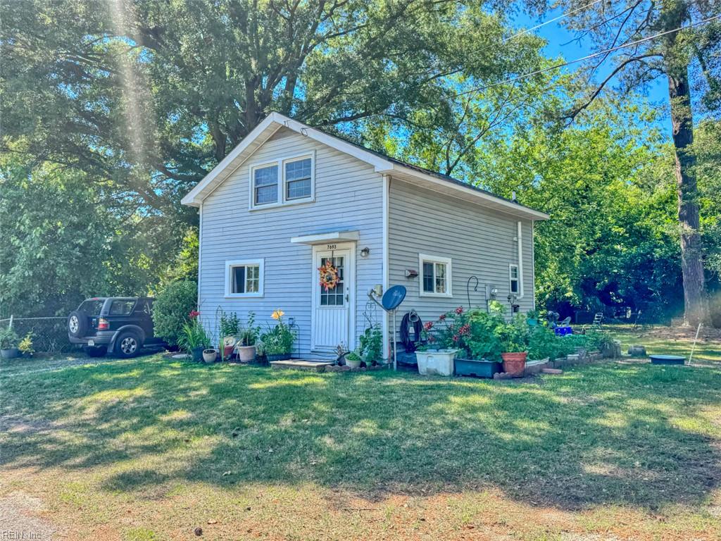 Photo of 7557 Bellehaven Drive, Gloucester Point, VA 23062 (MLS # 10650371)