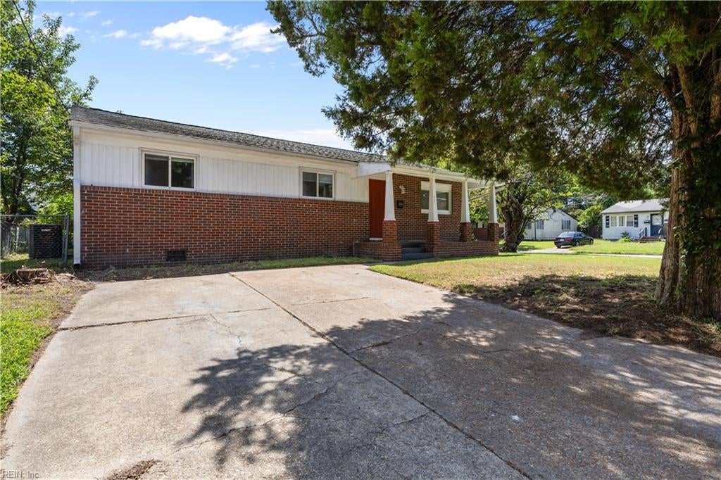Photo of 17 Scones Drive, Hampton, VA 23666 (MLS # 10652782)