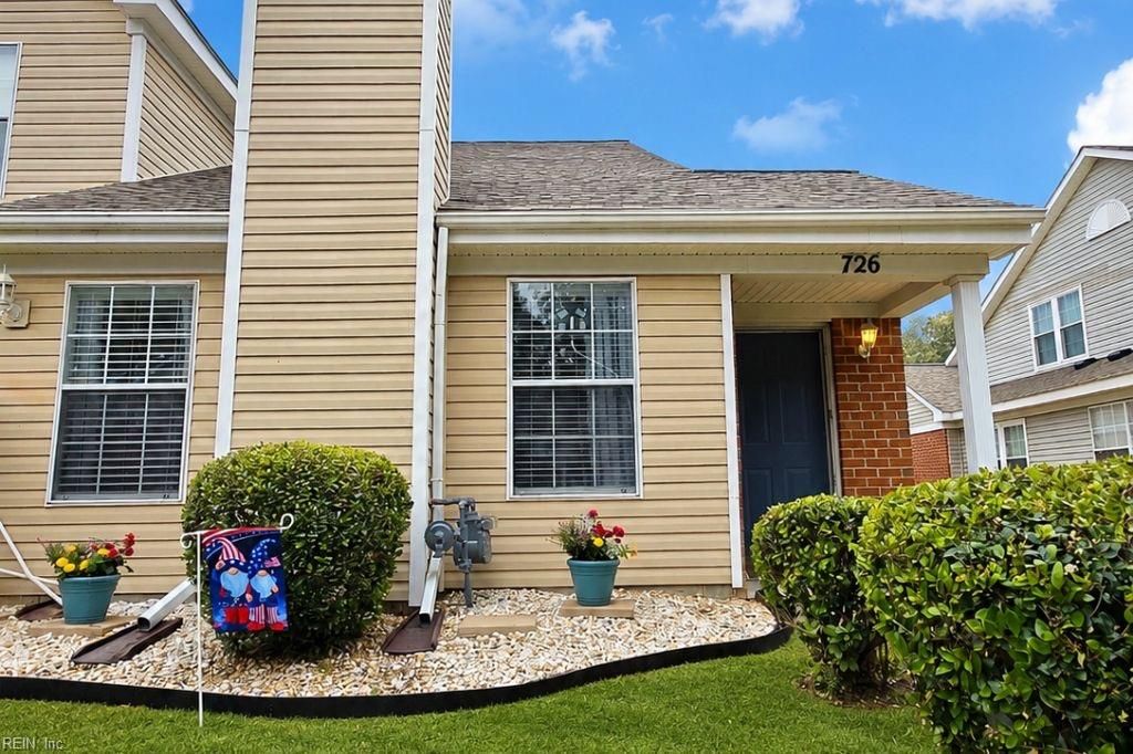 Photo of 726 Oak Mill Lane, Newport News, VA 23602 (MLS # 10636272)