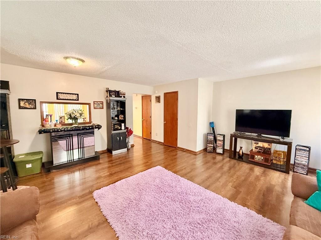 Photo of 31 Saxony Place, Hampton, VA 23669 (MLS # 10637429)