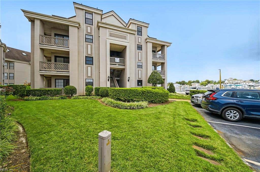 Photo of 417 Harbour Point #202, Virginia Beach, VA 23451 (MLS # 10650924)