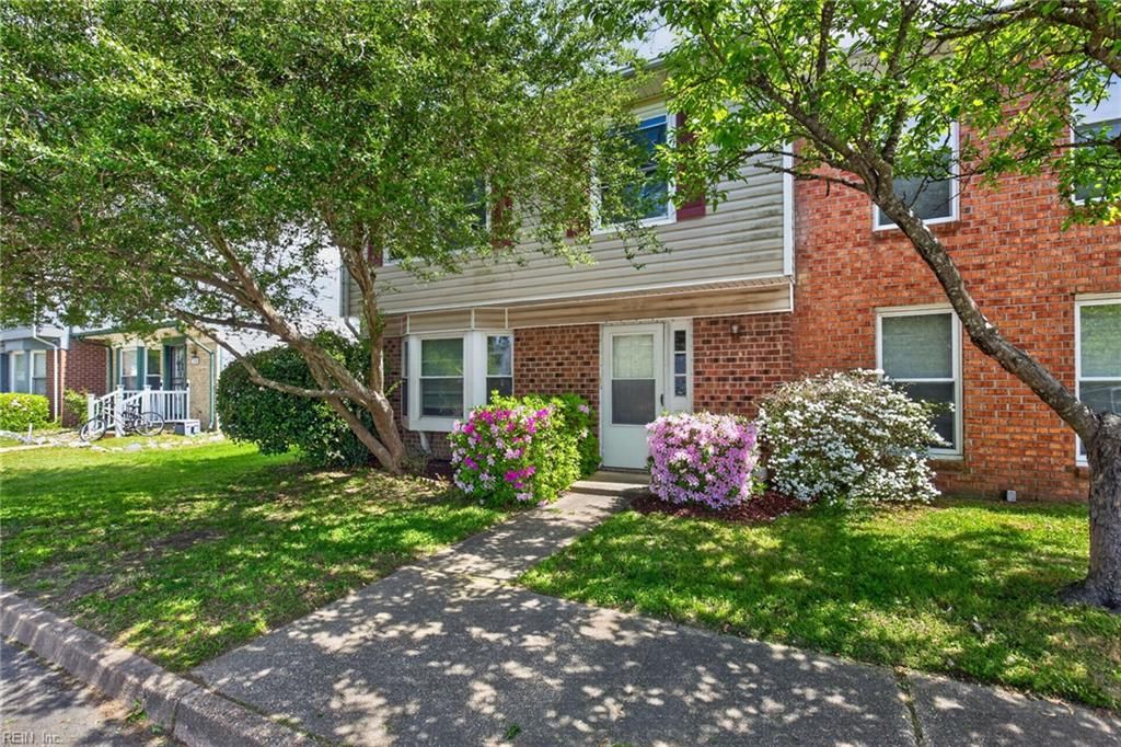 Photo of 252 N Palmyra Drive, Virginia Beach, VA 23462 (MLS # 10629161)