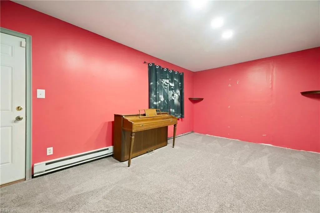 Hampton, Virginia 23669, United States, 4 Bedrooms Bedrooms, ,3 BathroomsBathrooms,Residential,Active,87319