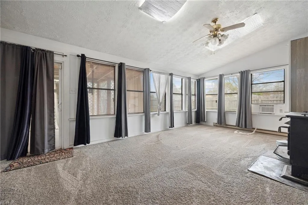 Hampton, Virginia 23669, United States, 4 Bedrooms Bedrooms, ,3 BathroomsBathrooms,Residential,Active,87319