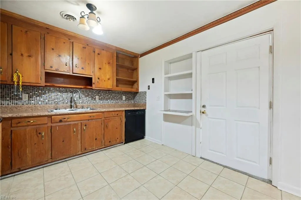 Hampton, Virginia 23669, United States, 4 Bedrooms Bedrooms, ,3 BathroomsBathrooms,Residential,Active,87319