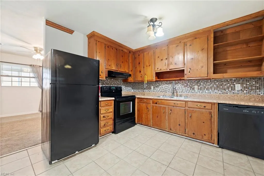 Hampton, Virginia 23669, United States, 4 Bedrooms Bedrooms, ,3 BathroomsBathrooms,Residential,Active,87319