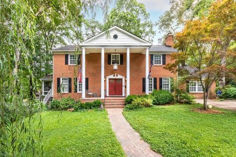 Photo of 12 Poindexter Place, Newport News, VA 23606 (MLS # 10614739)