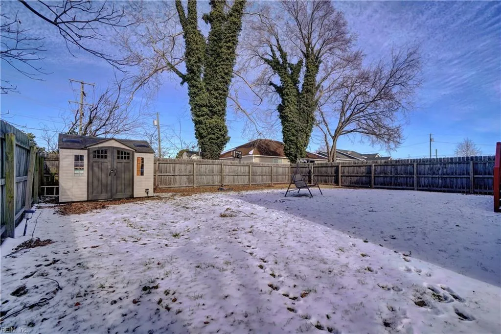 Portsmouth, Virginia 23707, United States, 3 Bedrooms Bedrooms, ,3 BathroomsBathrooms,Residential,Pending,12227