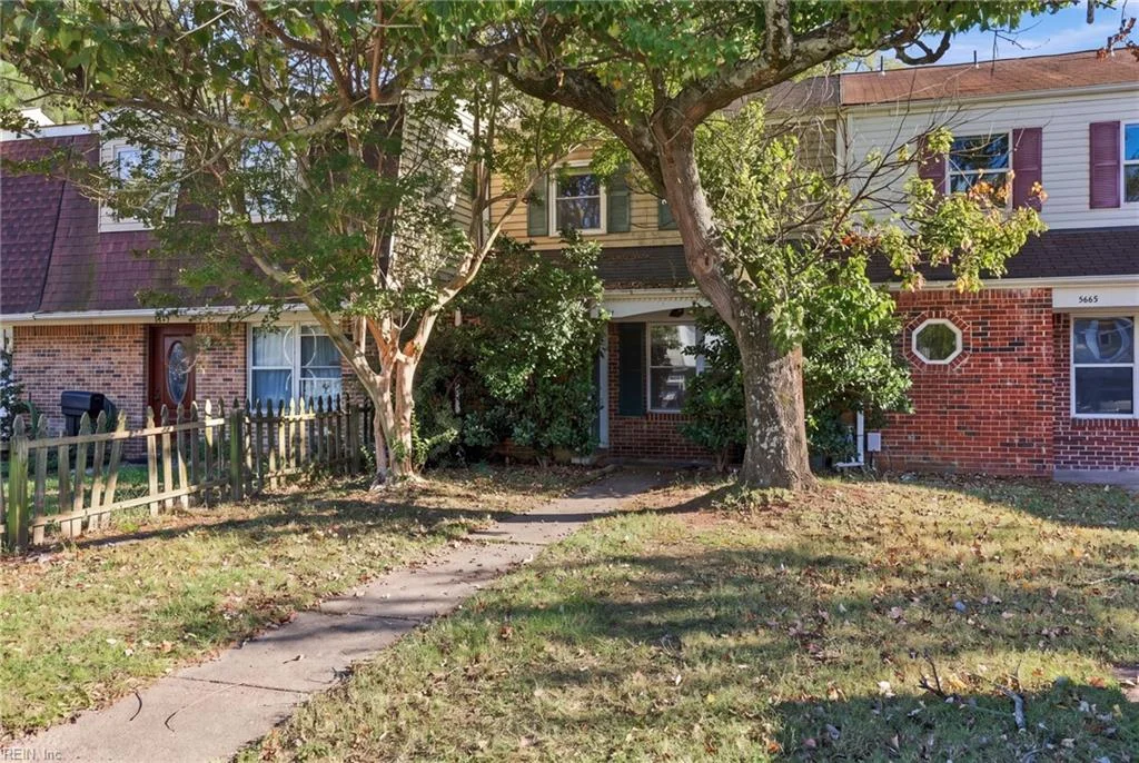 5661 Caxton Court