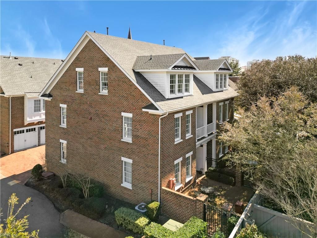 Photo of 4028 Harlow Street, Virginia Beach, VA 23451 (MLS # 10622779)