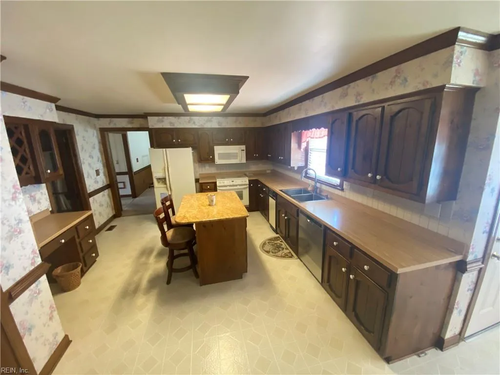 Chesapeake, Virginia 23320, United States, 4 Bedrooms Bedrooms, ,3 BathroomsBathrooms,Residential,Active,160412