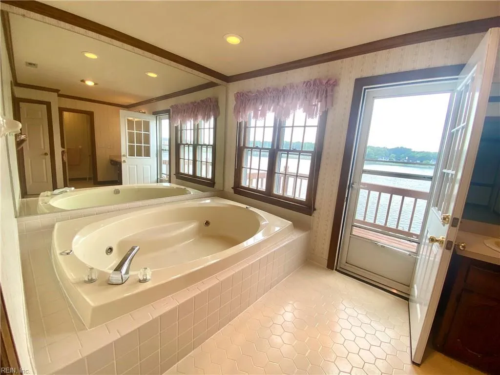 Chesapeake, Virginia 23320, United States, 4 Bedrooms Bedrooms, ,3 BathroomsBathrooms,Residential,Active,160412