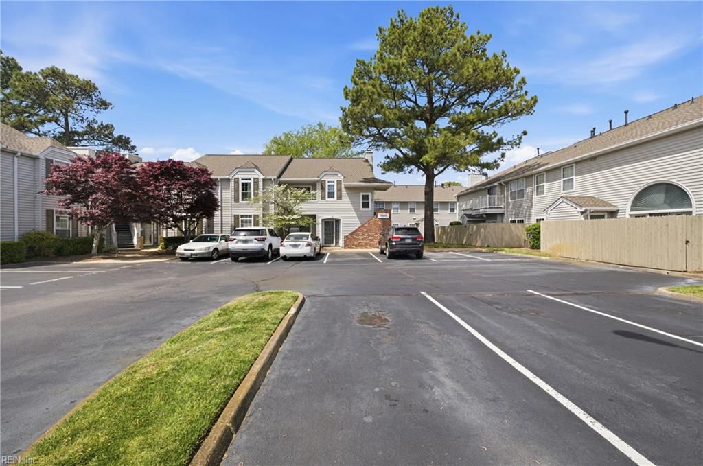 Photo of 5140 Cypress Point Circle #202, Virginia Beach, VA 23455 (MLS # 10629159)